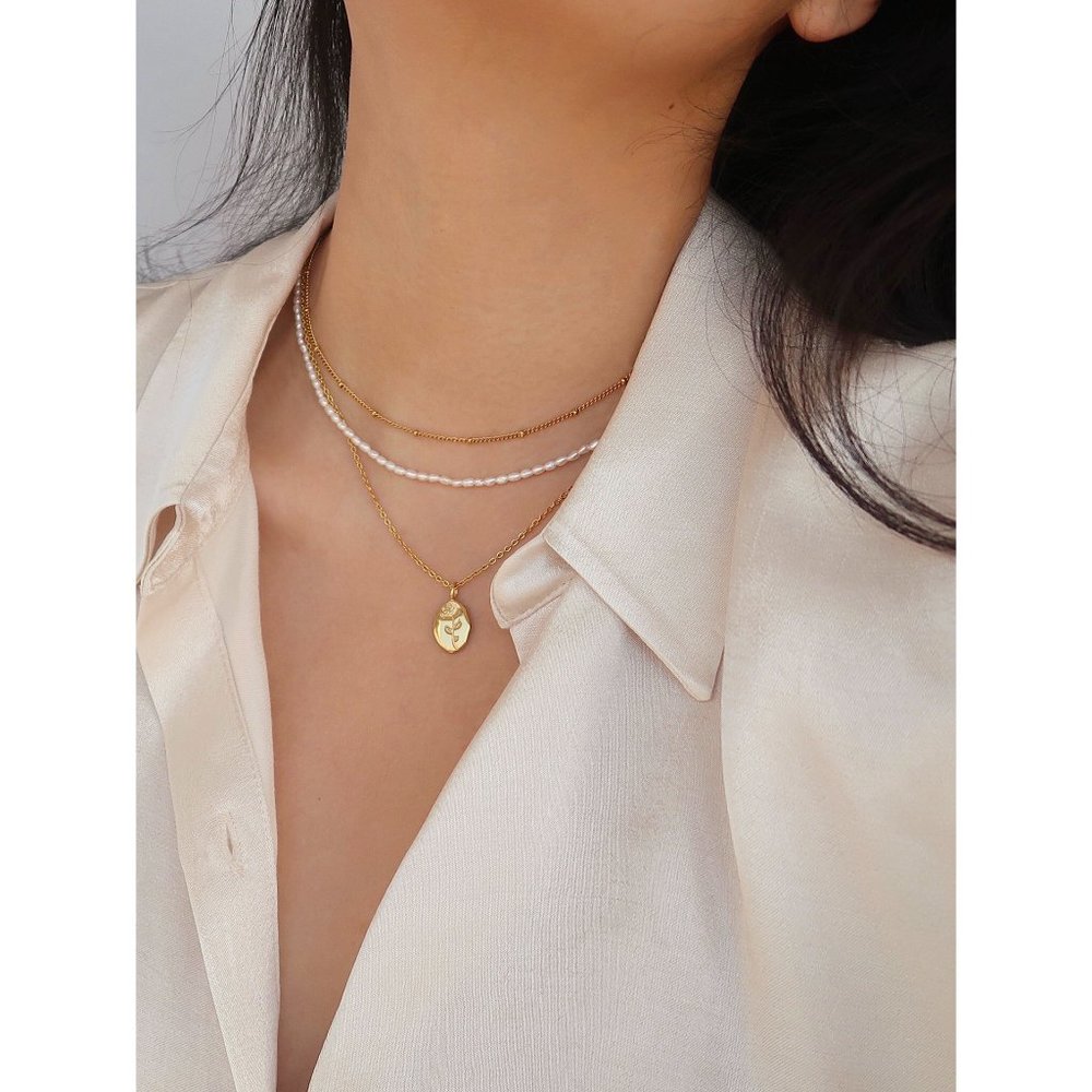 NEW 18K Gold Plated Rose Flower Pendant Necklace - Picture 3 of 16